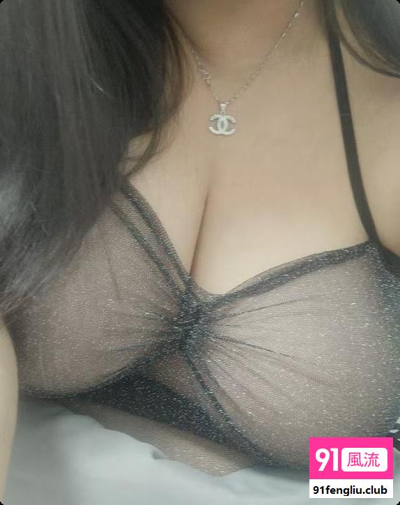 丰满大奶小姐姐